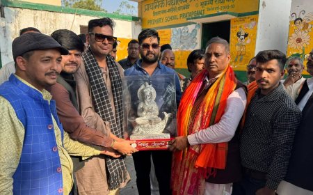 वरिष्ठ भाजपा नेता सिद्धार्थ अवस्थी ने भाजपा जिलाध्यक्ष को पुष्प गुच्छ भेंट कर स्वागत सम्मान किया