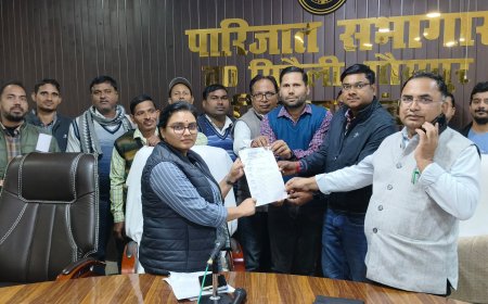 जनपद फतेहपुर की घटना के विरोध में उत्तर प्रदेश लेखपाल संघ के अध्यक्ष की अगुवाई में लेखपालों ने धरना देकर मुख्यमंत्री को सम्बोधित ज्ञापन मांग पत्र उपजिलाधिकारी प्रीति सिंह को सौंपा