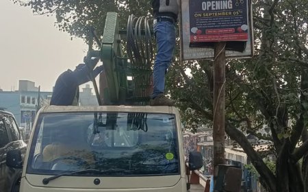 जिलाधिकारी द्वारा अवगत कराया गया है कि राही पर्यटक आवास गृह के पास शंख चौराहा, सीतापुर के दीवार पर अत्यधिक संख्या में प्रचार-प्रसार आदि से संबन्धित पैम्पलेट्स लगे हुए को हटवाया