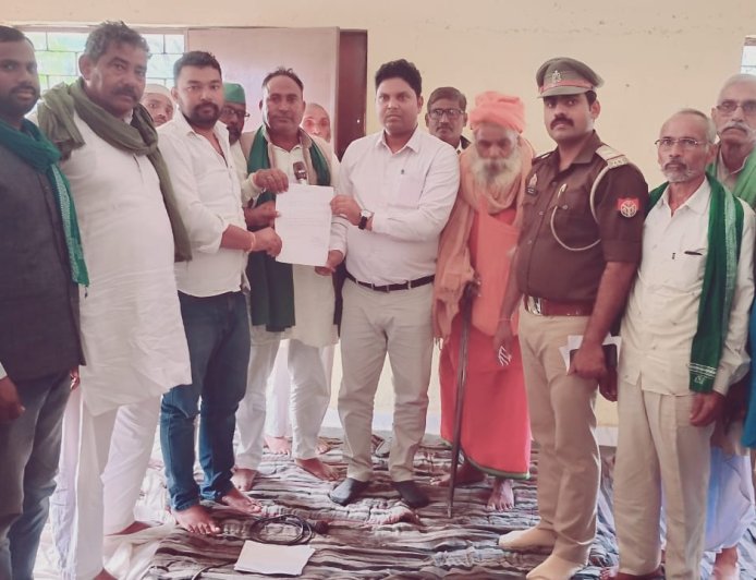 भ्रष्टाचार के खिलाफ ग्राम पंचायत इजूरा खुर्द में भाकियू कार्यकर्ताओं की बैठक