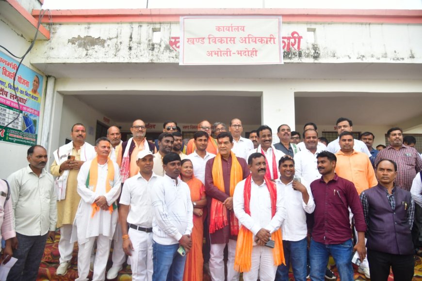 जनपद मुख्यालय कलेक्ट्रेट से इतर अभोली ब्लॉक का जमीनी हकीकत जानने पहुंचे मंत्री ए. के. शर्मा