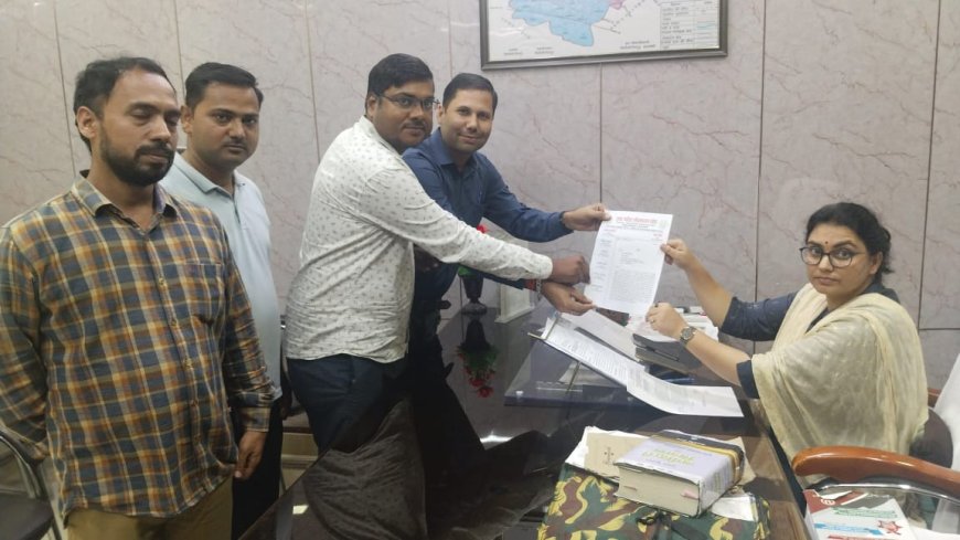 उत्तर प्रदेश लेखपाल संघ ने मुख्यमंत्री को सम्बोधित 8 सूत्रीय ज्ञापन मांग पत्र उपजिलाधिकारी प्रीति सिंह को सौंपा