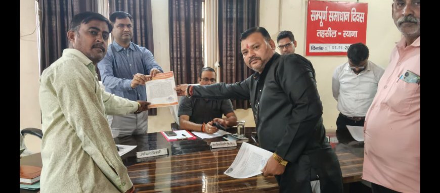 विश्व हिंदू फाउंडेशन के पदाधिकारी ने तहसील दिवस में एसडीएम को सौंपा ज्ञापन