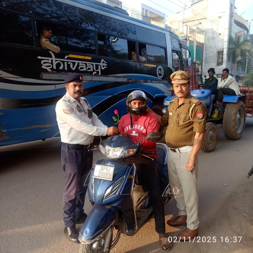 यातायात माह नवम्बर के दूसरे दिन चौराहों बस स्टैण्ड व शहर क्षेत्र में चलाया जागरूकता अभियान।