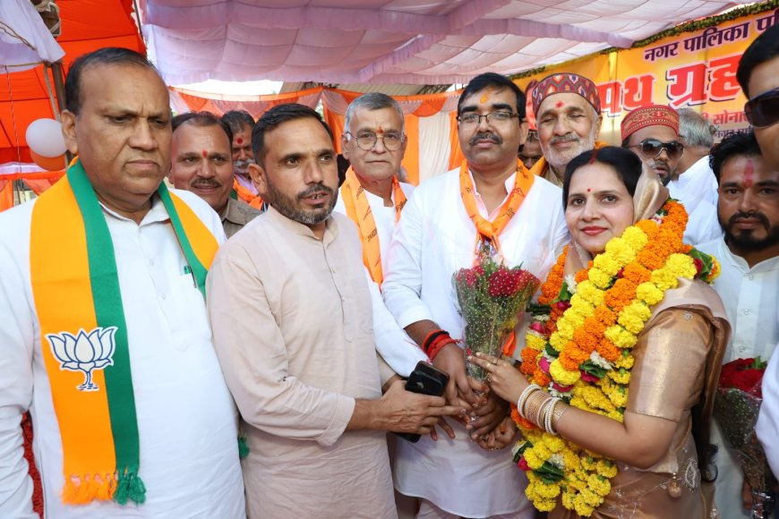 श्री श्री 1008 श्री तुवन मंदिर मैदान प्रांगण में पालिका परिषद, की नव निर्वाचित अध्यक्ष का शपथ ग्रहण समारोह मुख्य अतिथि क्षेत्रीय अध्यक्ष  प्रकाश पाल की मौजूदगी में सम्पन्न हुआ।