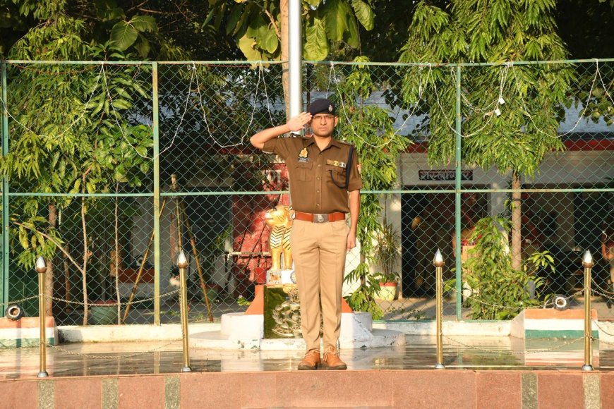 रिज़र्व पुलिस लाइन्स में साप्ताहिक परेड की सलामी लेकर परेड का निरीक्षण एवं आवश्यक दिशा-निर्देश प्रदान किए