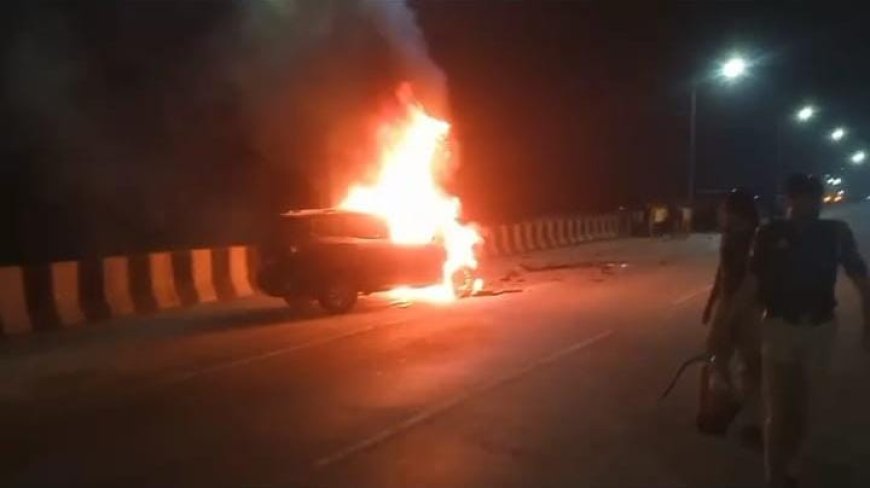 टैक्टर और स्कॉर्पियो की टक्कर से लगी भयंकर आग