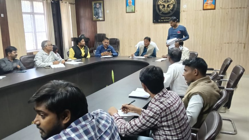 खंण्ड विकास अधिकारी संजीव गुप्ता की अध्यक्षता में विकास कार्यों की समीक्षा बैठक हुई