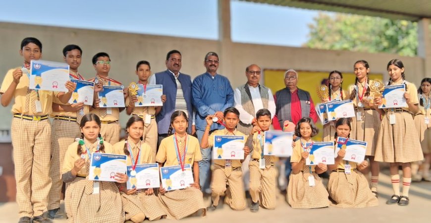 राष्ट्रीय शिक्षा दिवस पर प्रसाद कुंवर पब्लिक स्कूल में प्रतियोगी परीक्षा कें प्रतिभाशाली छात्र-छात्राओं को किया गया सम्मानित