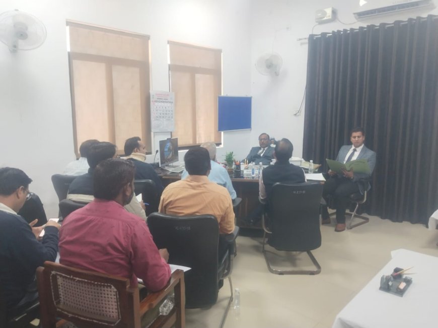 बैठक में समस्त बैंको के प्रबन्धकों आगामी राष्ट्रीय लोक अदालत में अधिक से अधिक वादों को नियत करें जिससे आम जन राष्ट्रीय लोक अदालत का लाभ प्राप्त कर