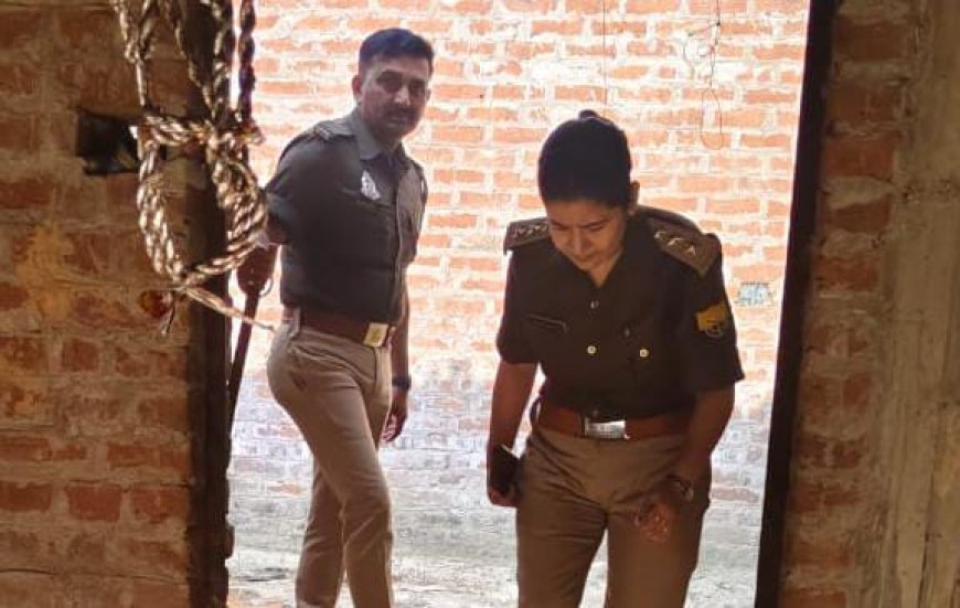 आबकारी विभाग ने 10 स्थानों पर की छापेमारी 35 लीटर कच्ची शराब बरामद लहन नष्ट कराया गया