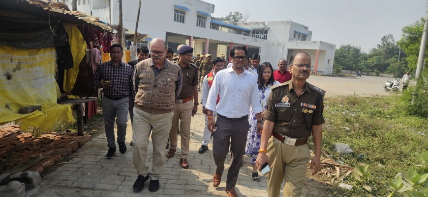 जिलाधिकारी एवं पुलिस अधीक्षक  द्वारा नगर पालिका परिषद चित्रकूटधाम की सफाई व्यवस्था अन्तर्गत सॉलिड वेस्ट मैनेजमेन्ट में प्रयुक्त वाहन गैराज का औचक निरीक्षण किया गया।