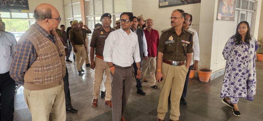 जिलाधिकारी एवं पुलिस अधीक्षक  द्वारा रोडवेज बस स्टॉप बेड़ी पुलिया कर्वी का निरीक्षण किया गया।