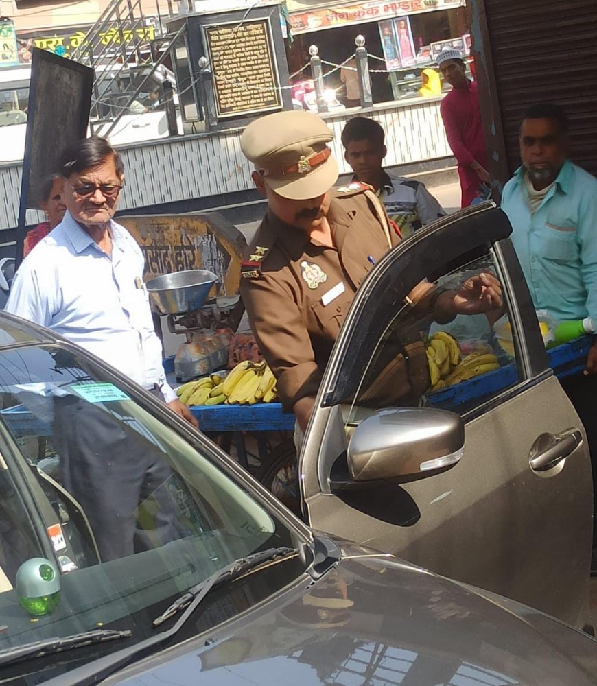 यातायात पुलिस द्वारा यातायात माह नवम्बर के दृष्टिगत जागरूकता अभियान चलाकर किया जागरूक ।