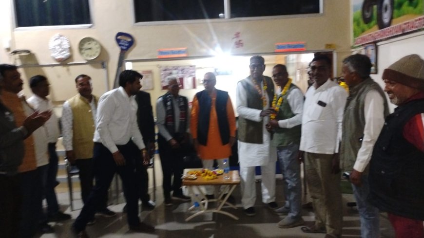 स्नातक एमएलसी चुनाव व मतदाता सूची को लेकर हुई बुंदेलखंड कुर्मी कल्याण समिति की बैठक