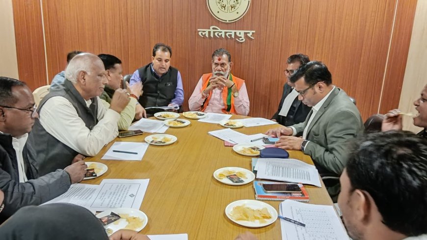 मतदेय स्थलों के सम्भाजन और समायोजन हेतु प्रस्तावों पर राजनैतिक दलों के साथ हुई गहन समीक्षा