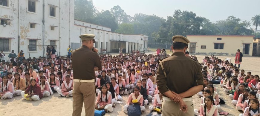 यातायात माह नवम्बर के दृष्टिगत राजकीय बालिका इंटर कॉलेज में जागरूकता अभियान चलाकर छात्राओं को किया जागरूक डिजिलॉकर ऐप के बारे में दी जानकारी