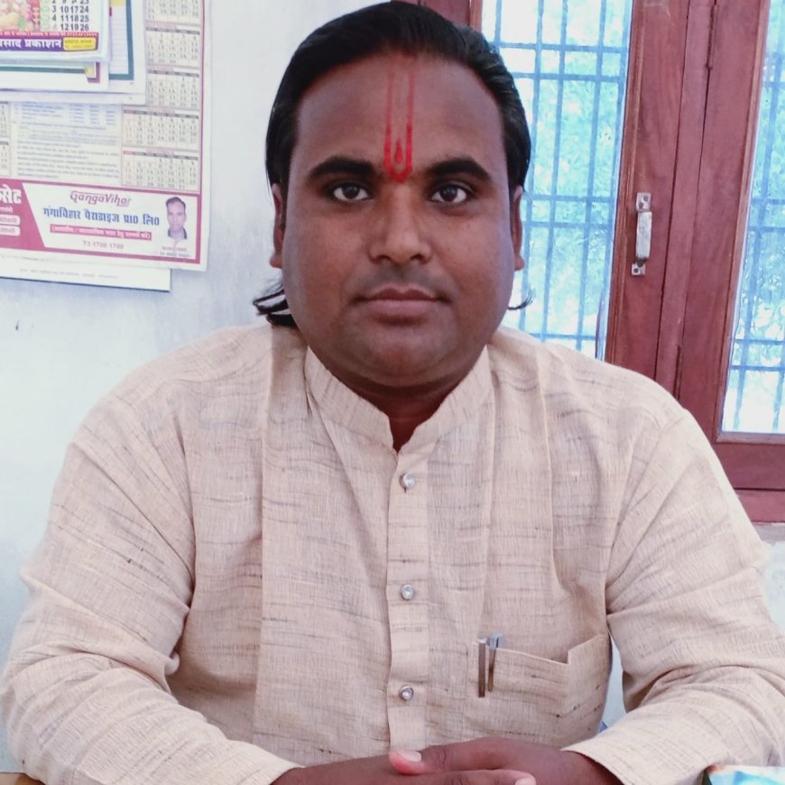 लाख उठाकर दुख को भी मत त्यागो संसार,    पं रामदयाल निर्विकार