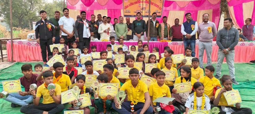ब्लॉक स्तरीय एथलेटिक्स में बच्चो की प्रतिभा चमकी बेसिक शिक्षा अधिकारी ने बच्चो को किया पुरुस्कृत
