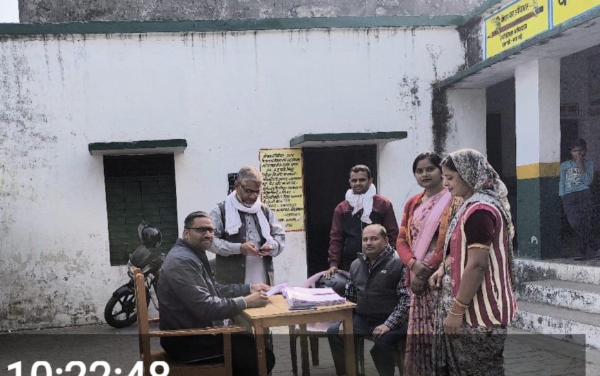 एस आई आर के मतगणना प्रपत्र में सहायक अध्यापक सौरभ दीक्षित ने डिजिटाइज किए 100 से अधिक प्रपत्र।
