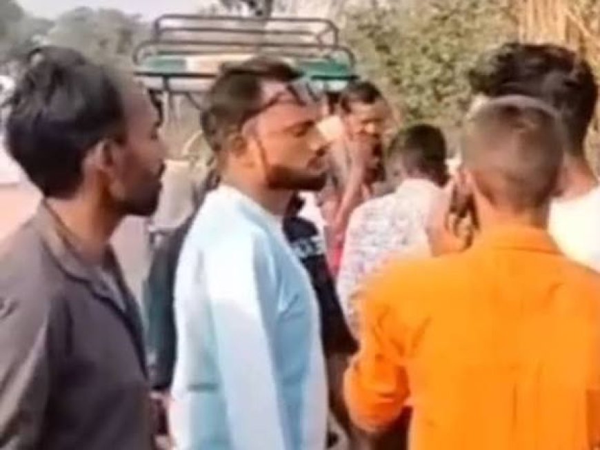 ई रिक्शा वा बाइक की टक्कर से एक युवक सहित चार घायल