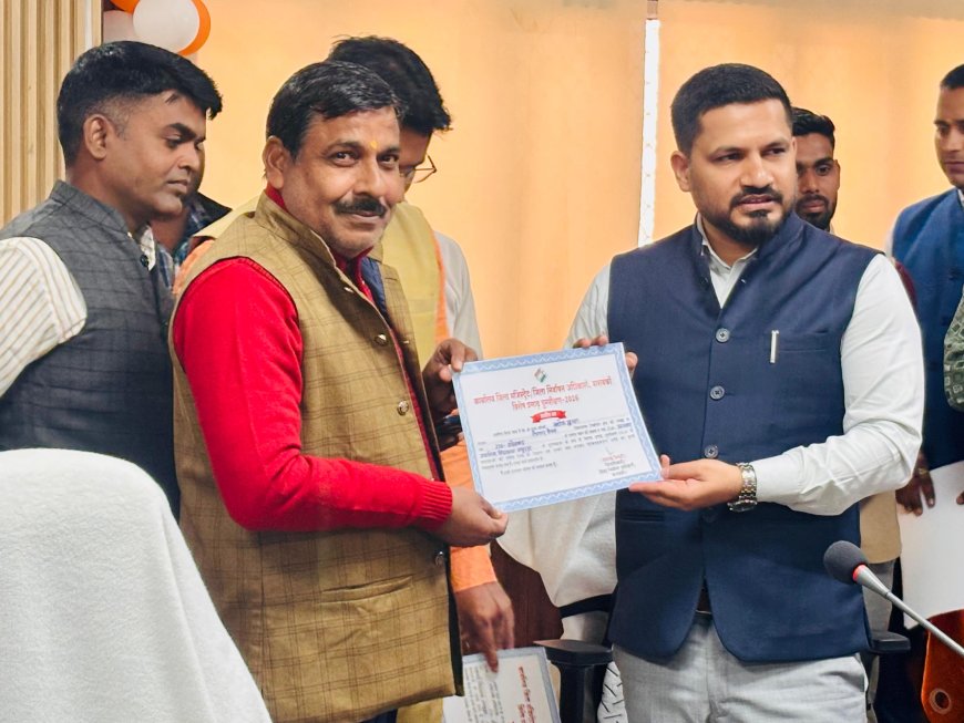 उत्कृष्ट कार्य करने वाले बी एल ओ हुए सम्मानित