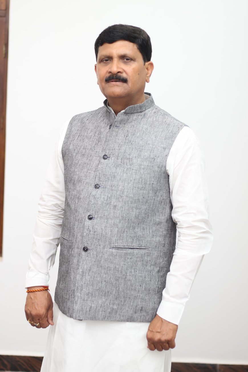 जिला स्तरीय विकास कार्य अनुश्रवण समिति के अध्यक्ष चुने गए विधायक मेहदावल अनिल कुमार त्रिपाठी