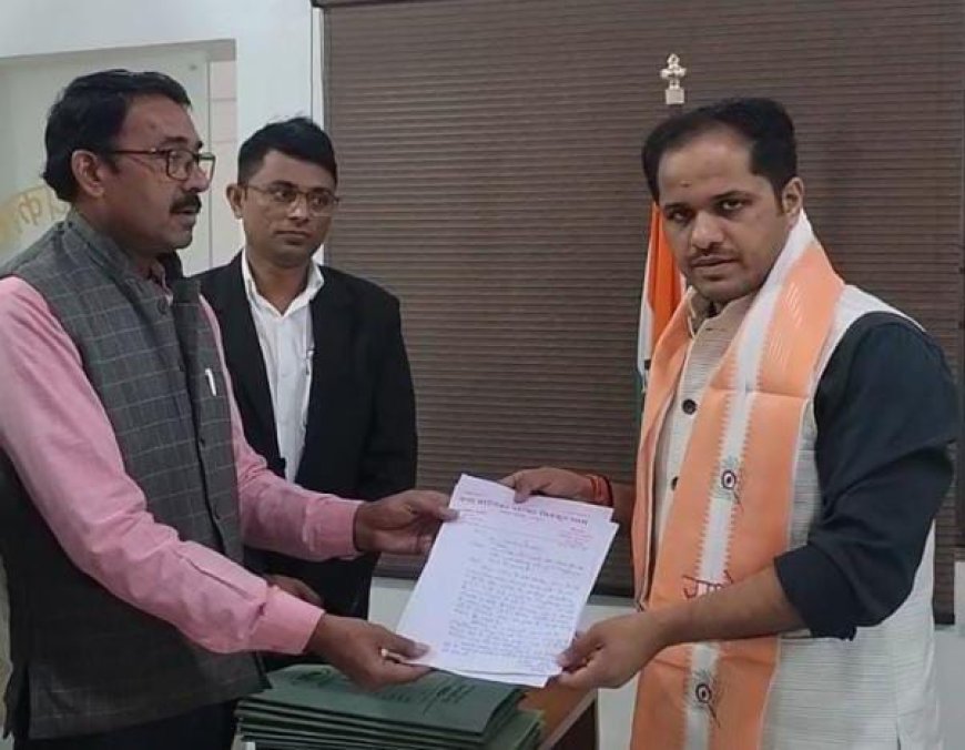 एसडीएम कॉलोनी शोभा सिंह का पुरवा  में  लटक रही कटी करंट दौड़ती केविलों से बना है जान का खतरा