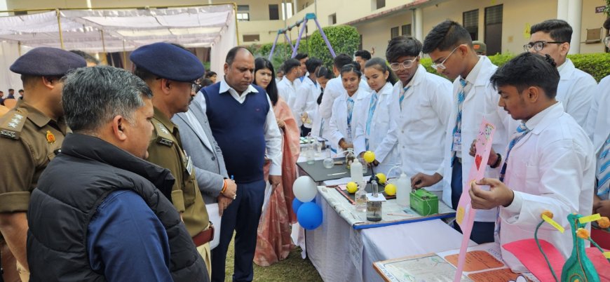 पुलिस अधीक्षक चित्रकूट द्वारा सुषमा स्वरूप इण्टरनेशनल स्कूल में यातायात जागरुकता कार्यक्रम का आयोजन किया गया