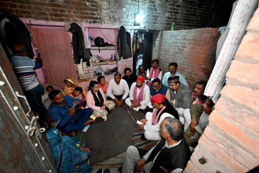 दिवगंत लेखपाल के घर पहुंचे अखिलेश यादव