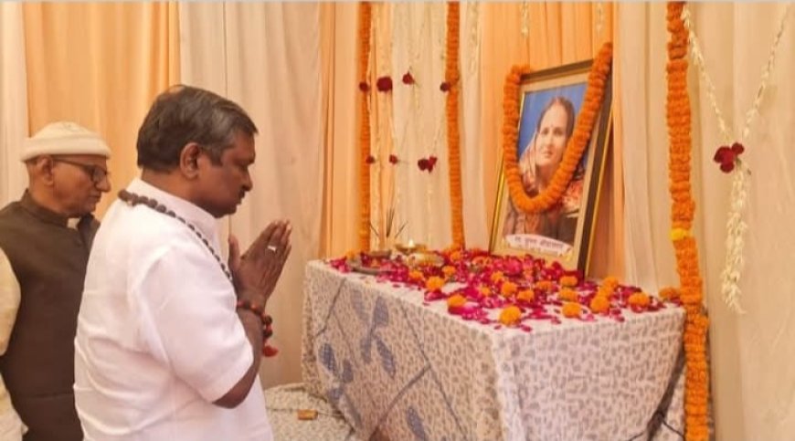 वरिष्ठ पत्रकार की पत्नी को विशाल भारत संस्थान के राष्ट्रीय अध्यक्ष ने श्रद्धांजलि अर्पित की