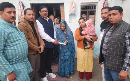 बसपा नेता राजू गौतम मृतक लेखपाल के परिजनों को दिया हर संभव  मदद का भरोसा