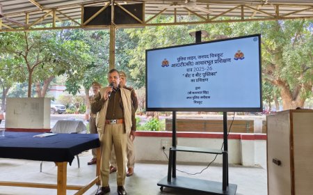 अपर पुलिस अधीक्षक चित्रकूट द्वारा पुलिस लाइन चित्रकूट में अधारभूत प्रशिक्षण प्राप्त कर रहे रिक्रूट आरक्षियों को बीट व बीट पुस्तिका के बारे में विस्तृत रूप से पढ़ाया गया