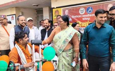 दिव्यांगजनों को उपकरण वा बच्चो को यूनिफॉर्म वितरित