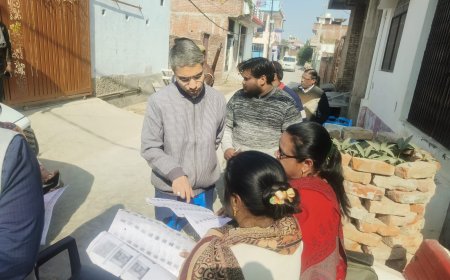 जनपद में एस आई आर अभियान की रफतार हुई तेज, जिलाधिकारी उतरे मैदान में