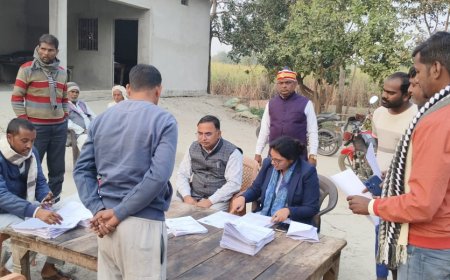 उपजिलाधिकारी व तहसीलदार ने सरयू नदी के उत्तरी झोर के मांझा रायपुर पारा बेहटा परसावल इत्यादि पोलिंग बूथों पर चल रहे एस आई आर कार्यों डिजिटाइजेशन, मैपिंग कार्यों के सम्बन्ध में आवश्यक दिशा निर्देश दिए