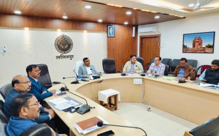 जिलाधिकारी ने प्रदेश स्तर पर आयोजित होने वाली जीबीसी 5.0 के लिए जनपद से 6 हजार करोड़ के लक्ष्य प्राप्ति हेतु अधिकारियों के साथ की बैठक