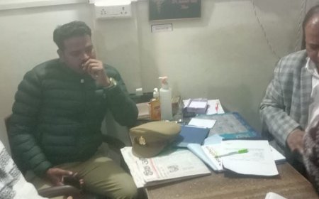 शिकायत के बाद स्वास्थ्य टीम ने की जांच, थमाई नोटिस