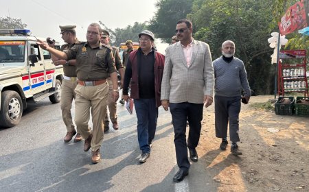 जिलाधिकारी व वरिष्ठ पुलिस अधीक्षक ने जाम के निजात दिलाने के दृष्टिगत शास्त्री ब्रिज  के दोनो तरफ मार्गो का किया निरीक्षण