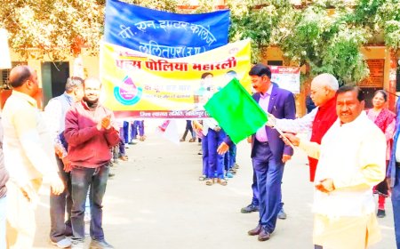 सदर विधायक ने पीएन इण्टर काॅलेज में हरी झंडी दिखाकर सघन पल्स पोलियों अभियान की रैली को रवाना किया।