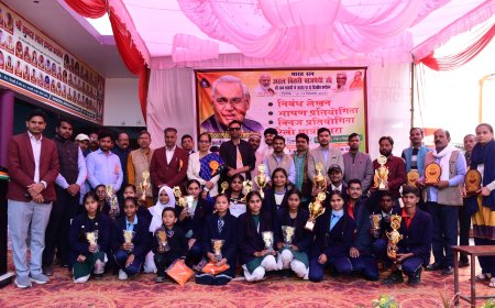 श्री सुन्दर लाल इंटर कॉलेज में भारत रत्न श्रद्धेय अटल बिहारी बाजपेयी जी की जन्म शताब्दी के अवसर मनाया गया कार्यक्रम छात्र छात्राओं ने निकाली पद यात्रा