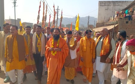 गायत्री परिवार ने  धर्मनगरी में निकाली भब्य  कलश यात्रा --6 किलोमीटर लंबी यात्रा में  उमड़ा आस्था का जन सैलाब