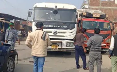 दावतपुर मोड़ पर बड़ा सड़क हादसा टला, डंफर डीसीएम की हुई टक्कर