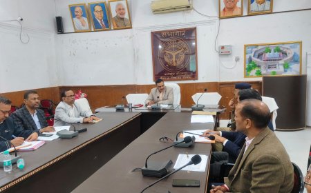 किसी भी हाईवे पर वाहनो के असुरक्षित पार्किंग पर लगाए प्रभावी प्रतिबंध  -जिलाधिकारी  दुर्घटना रोकने के दृष्टिगत टी0-जंक्शन पर पर रिफ्लेक्टर/डेलीनेटर व लगाए जाए संकेतक चिन्ह  जिलाधिकारी जिला सड़क सुरक्षा समिति की बैठक में दुर्घटनाओ को रोकने के दृष्टिगत आवश्यक दिशा निर्देश