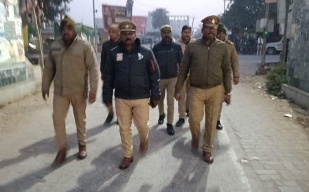 कोतवाली बदोसरांय पुलिस ने पैदल मार्च निकाल कर ग्रामीणों को सुरक्षा का एहसास दिलाया