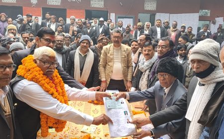 डिस्ट्रिक्ट बार एसोसिएशन अध्यक्ष पद हेतु वरिष्ठ अधिवक्ता उमाकांत पांडे ने किया नामांकडिस्ट्रिक्ट बार एसोसिएशन अध्यक्ष पद हेतु वरिष्ठ अधिवक्ता उमाकांत पांडे ने किया नामा  मिर्जापुर।