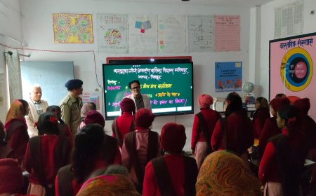 जिलाधिकारी  एवं पुलिस अधीक्षक  द्वारा विकासखंड मानिकपुर स्थित कस्तूरबा गांधी बालिका आवासीय छात्रावास/विद्यालय का संयुक्त रूप से निरीक्षण किया गया।