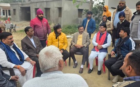 प्रहलाद सिंह के निधन पर पूर्व कैबिनेट मंत्री अरविंद कुमार सिंह गोप किशुनपुर पंहुच कर दुख ब्यक्त किया