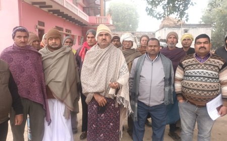 ग्रामीणों ने वोटर लिस्ट से कटे नाम को पुनः जोड़ने की मांग