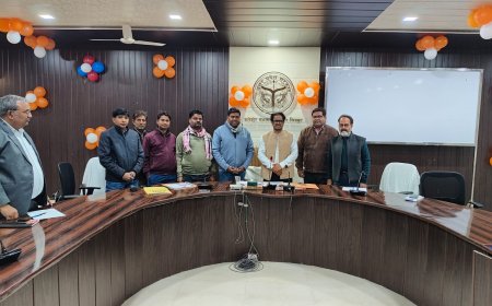 जिलाधिकारी की अध्यक्षता में एक जनपद एक उत्पाद (ओडीओपी) योजना के अंतर्गत उत्पादों का निर्माण करने वाले हस्तशिल्पियों के साथ कलेक्ट्रेट सभागार में समीक्षा बैठक आयोजित की गई।